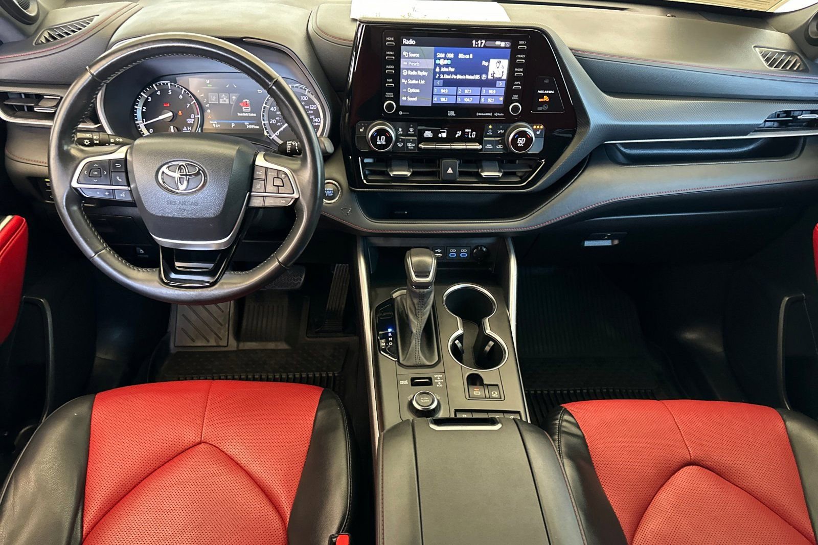 Used 2022 Toyota Highlander XSE AWD/4WD image 13