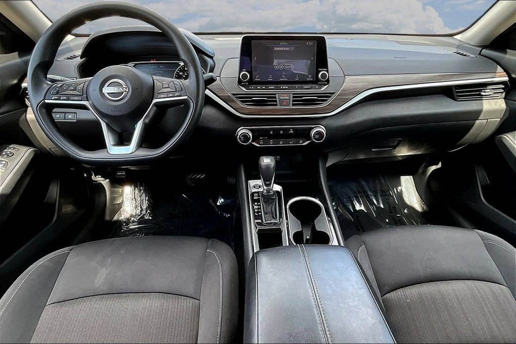 Used 2024 Nissan Altima 2.5 SV FWD image 9