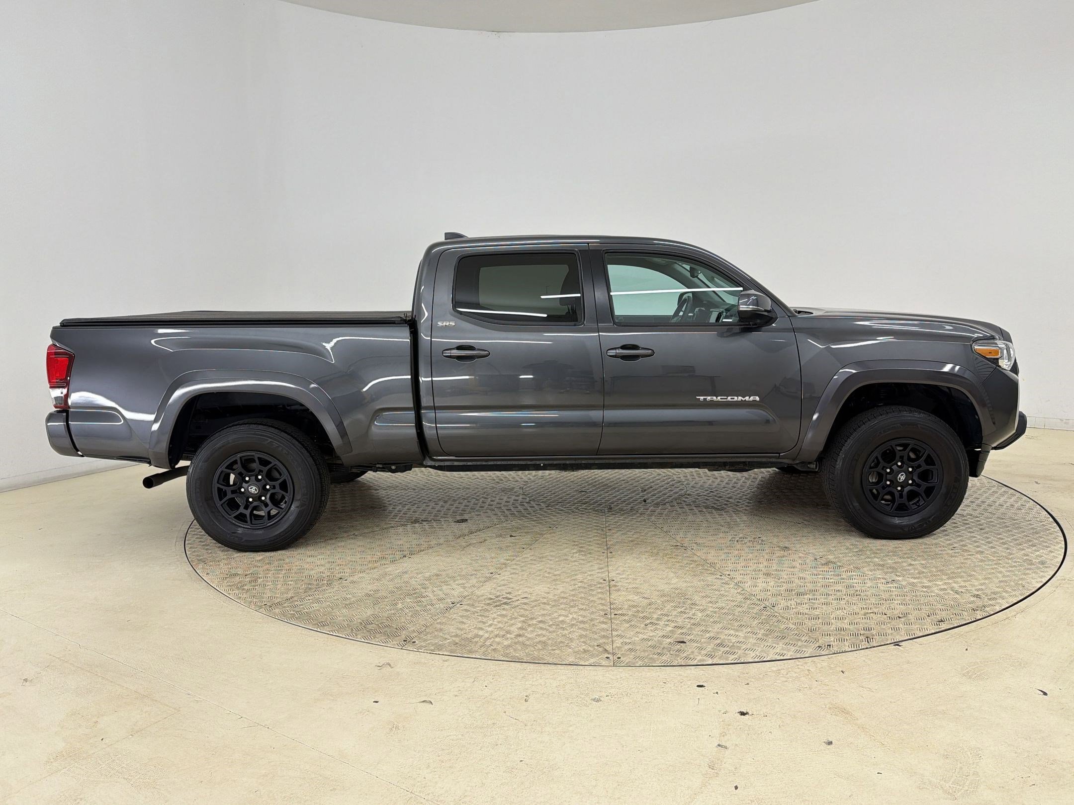Used 2022 Toyota Tacoma SR5 w/ Technology Package RWD image 8