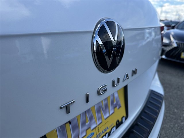 Used 2023 Volkswagen Tiguan SE R-Line image 44