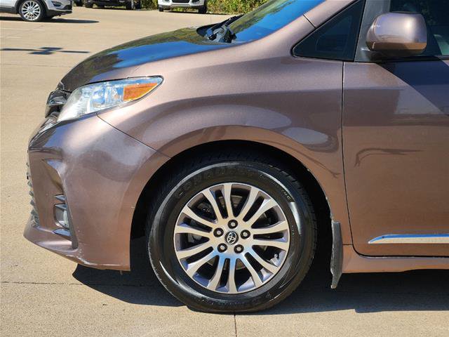 Used 2020 Toyota Sienna XLE Premium FWD image 8