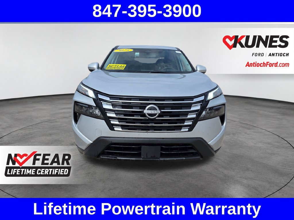 Used 2025 Nissan Rogue SV AWD/4WD image 2