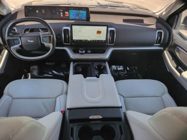 Certified 2025 Ford Expedition Platinum w/ Driver's Package AWD/4WD image 32