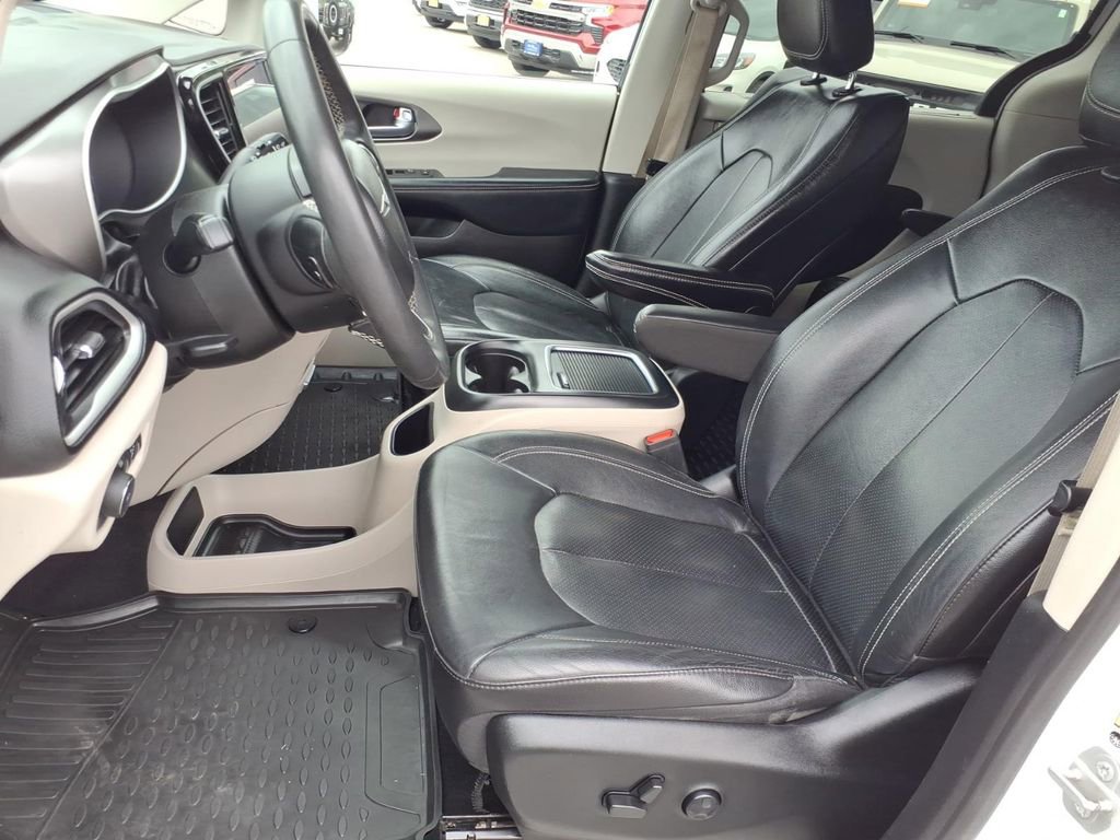 Used 2022 Chrysler Pacifica Touring-L FWD image 18