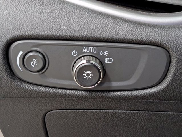 Used 2025 Chevrolet Malibu LT FWD image 9