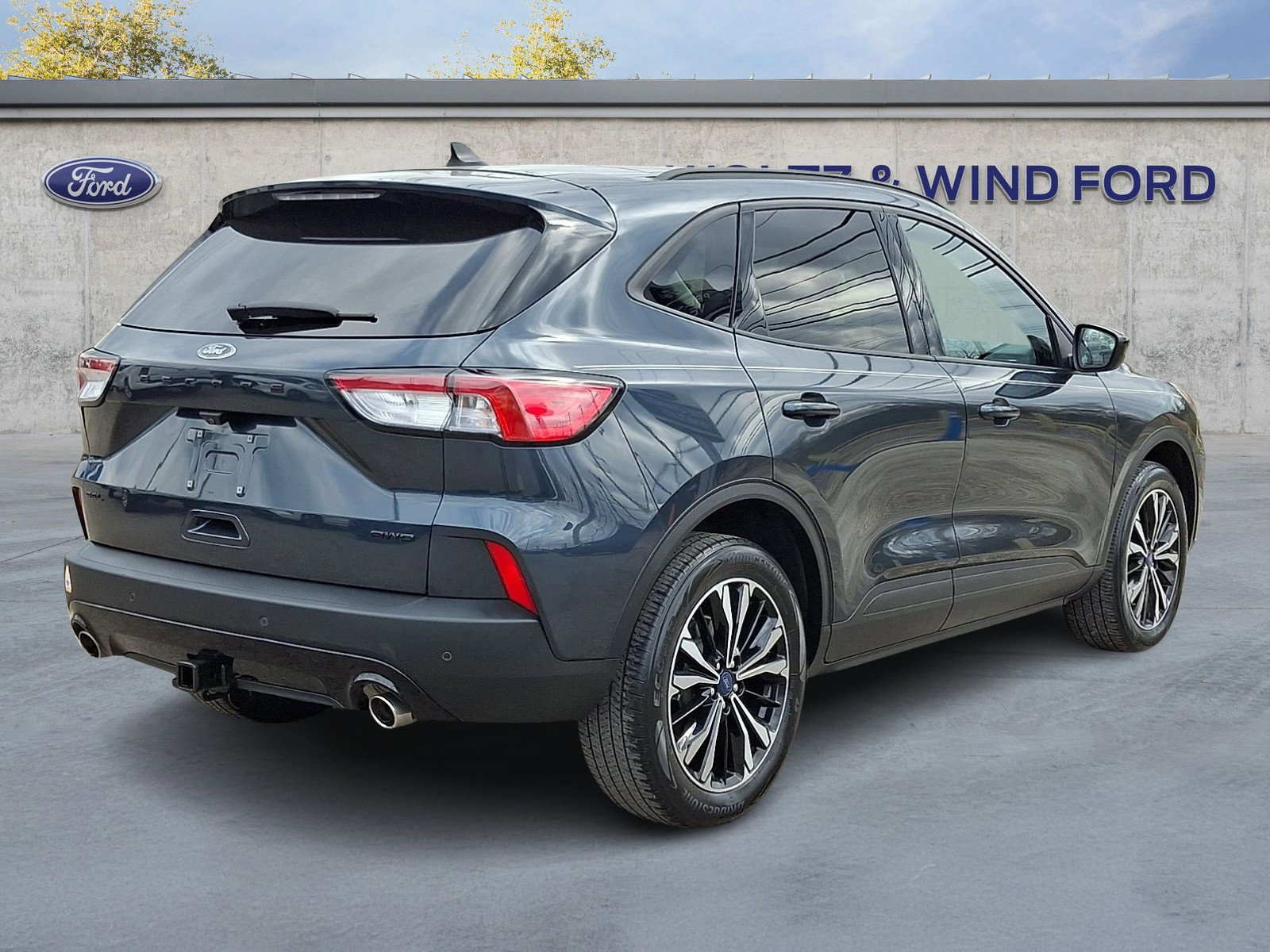 Certified 2022 Ford Escape SEL w/ SEL Stealth AWD Package image 4