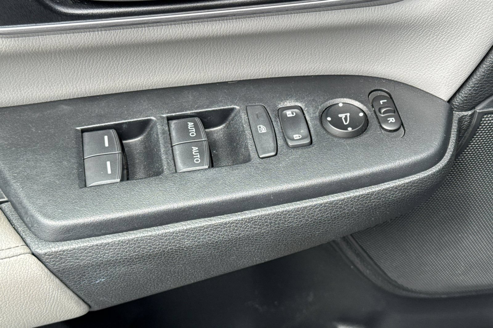 Used 2017 Honda CR-V EX-L image 13