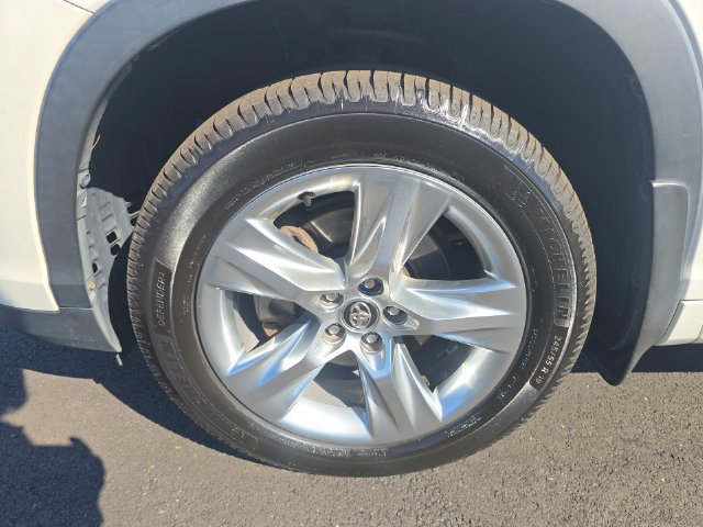 Used 2017 Toyota Highlander Limited AWD/4WD image 10