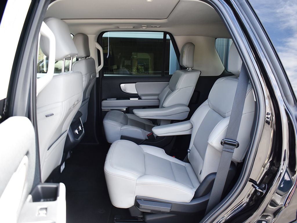 Certified 2025 Ford Expedition Active AWD/4WD image 6