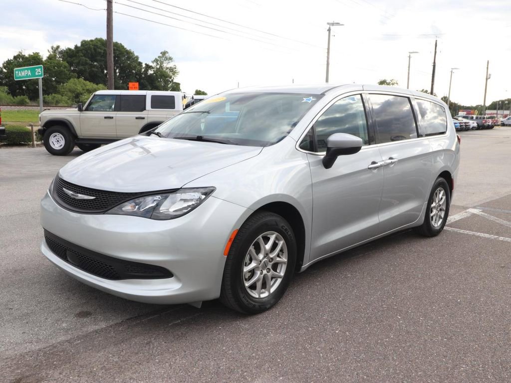 Used 2023 Chrysler Voyager LX FWD image 3