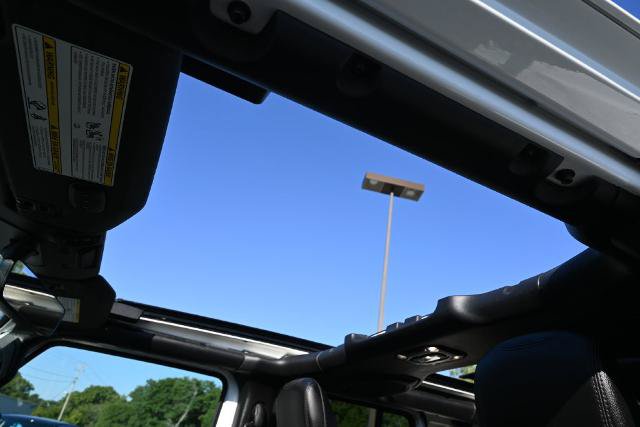 Used 2023 Jeep Wrangler Unlimited Sahara w/ Cold Weather Group AWD/4WD image 17
