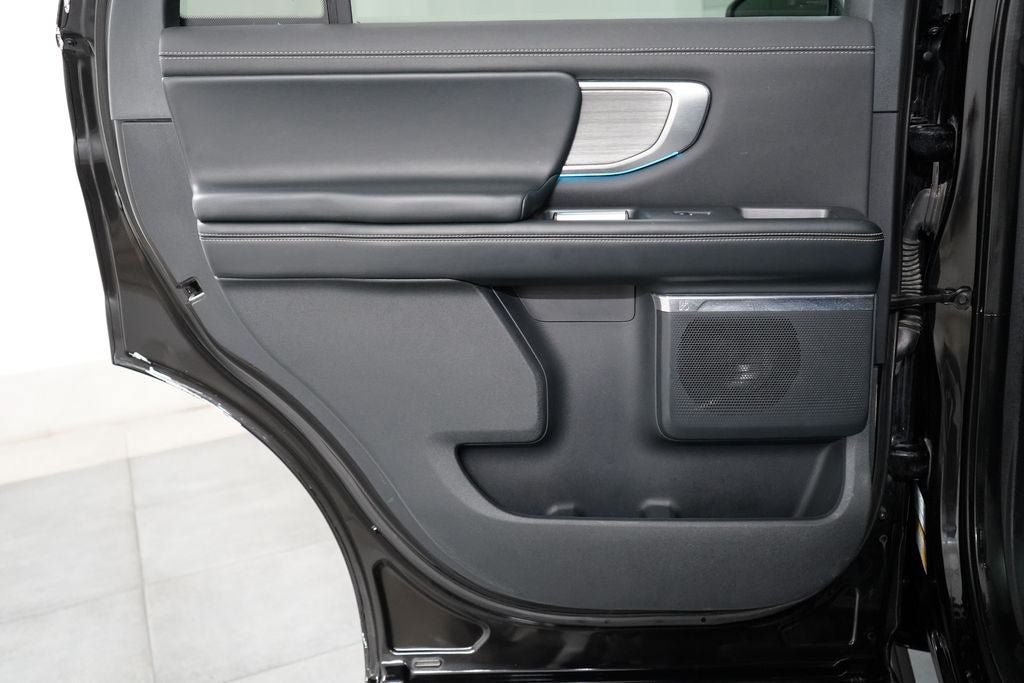 Certified 2025 Ford Expedition Platinum AWD/4WD image 31