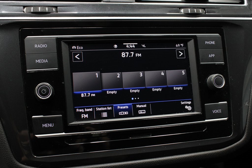 Used 2022 Volkswagen Tiguan S image 9