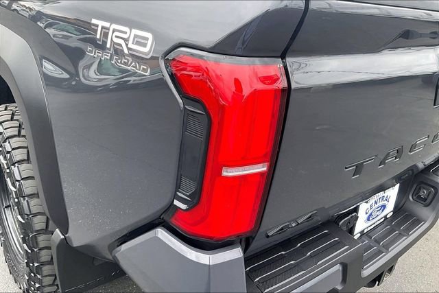 Used 2025 Toyota Tacoma TRD Off-Road AWD/4WD image 29