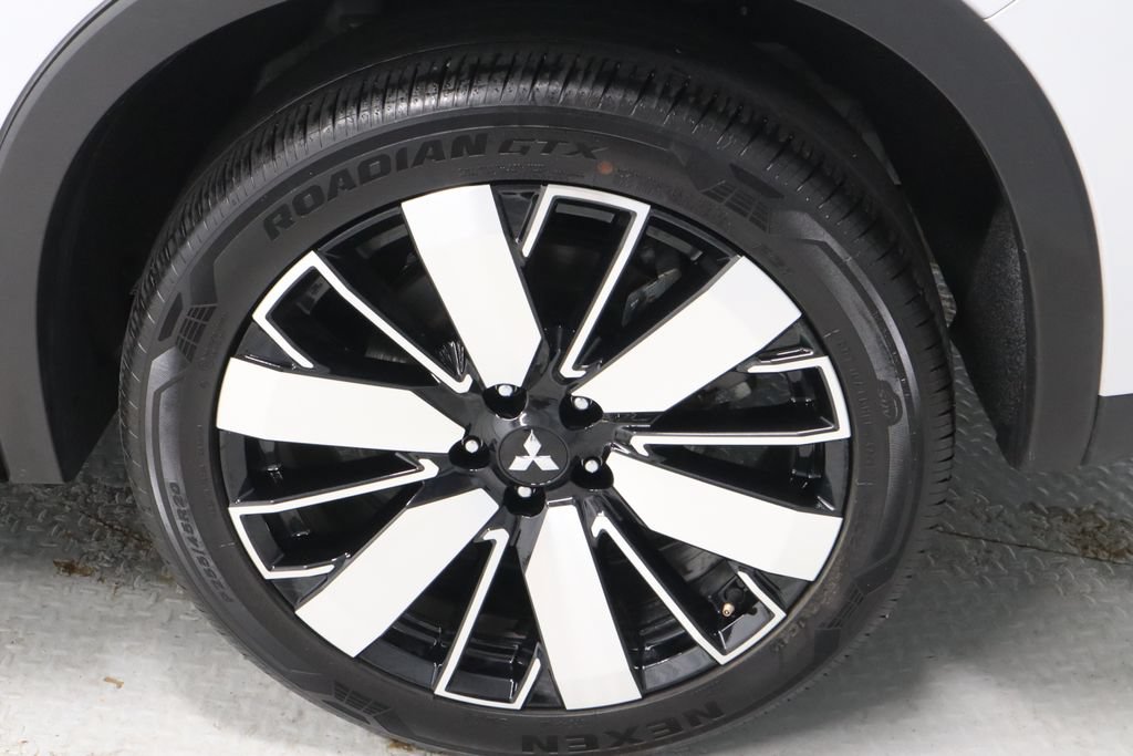 Used 2025 Mitsubishi Outlander SE FWD image 19