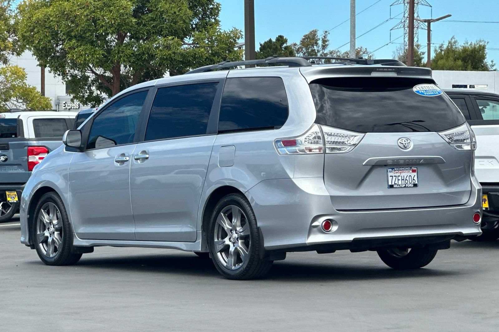Used 2017 Toyota Sienna SE Premium FWD image 9