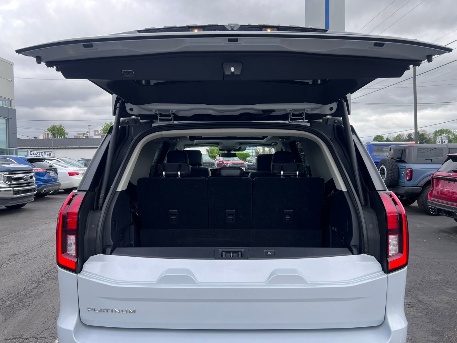 Certified 2025 Ford Expedition Platinum AWD/4WD image 12