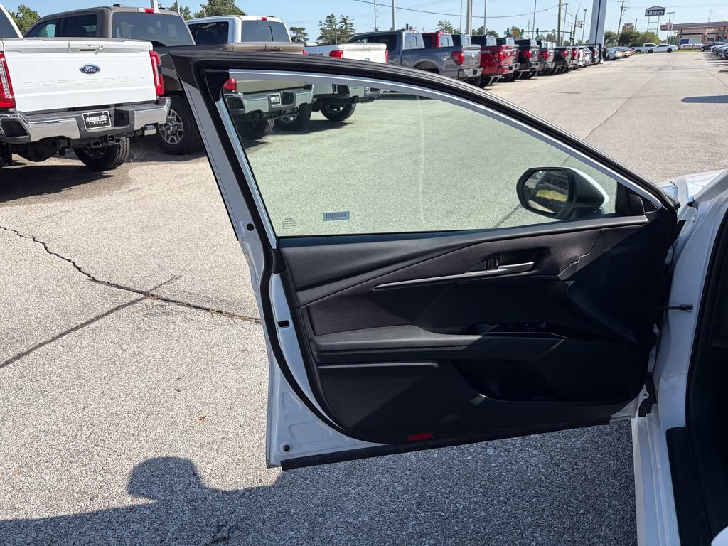 Used 2025 Toyota Camry LE FWD image 10