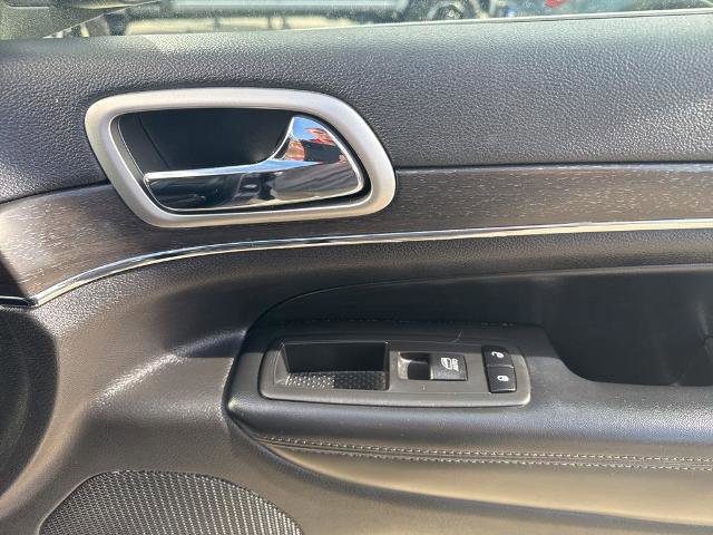 Used 2018 Jeep Grand Cherokee Limited image 38