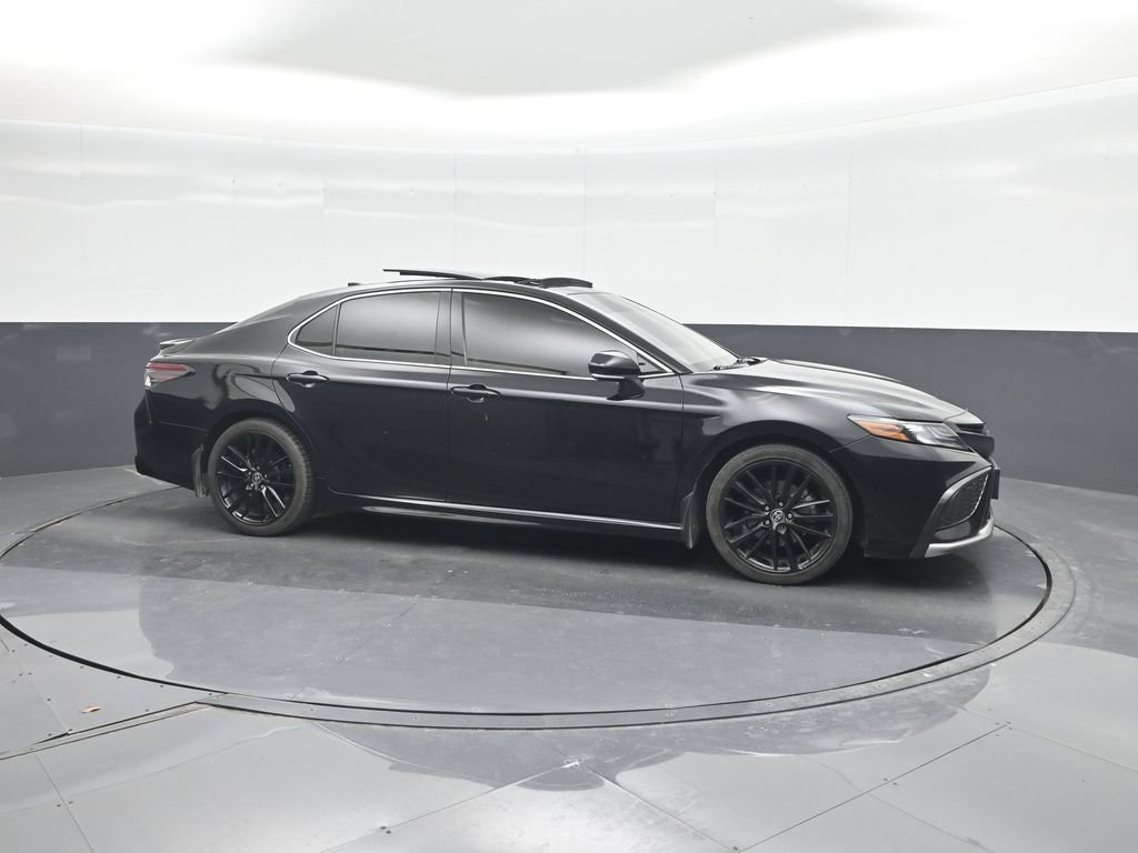 Used 2022 Toyota Camry XSE FWD image 11