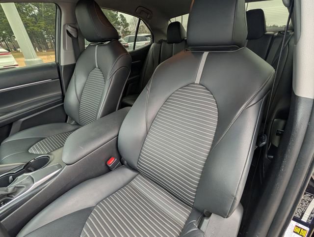 Used 2020 Toyota Camry SE image 18