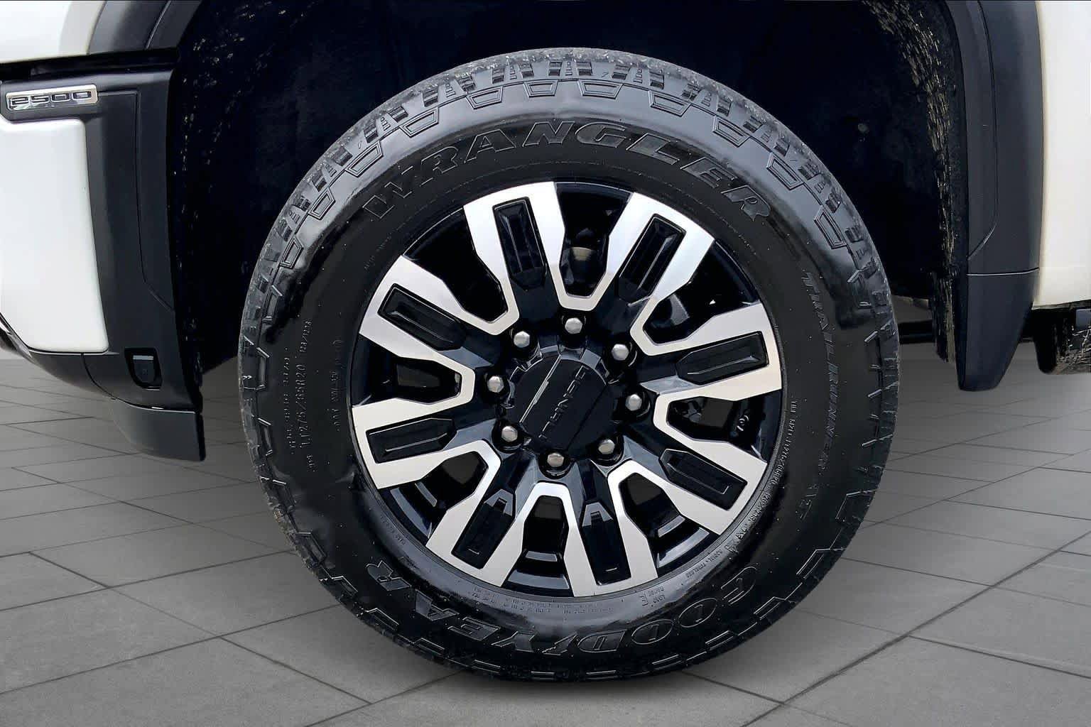 Used 2025 GMC Sierra 2500 Denali Ultimate AWD/4WD image 11