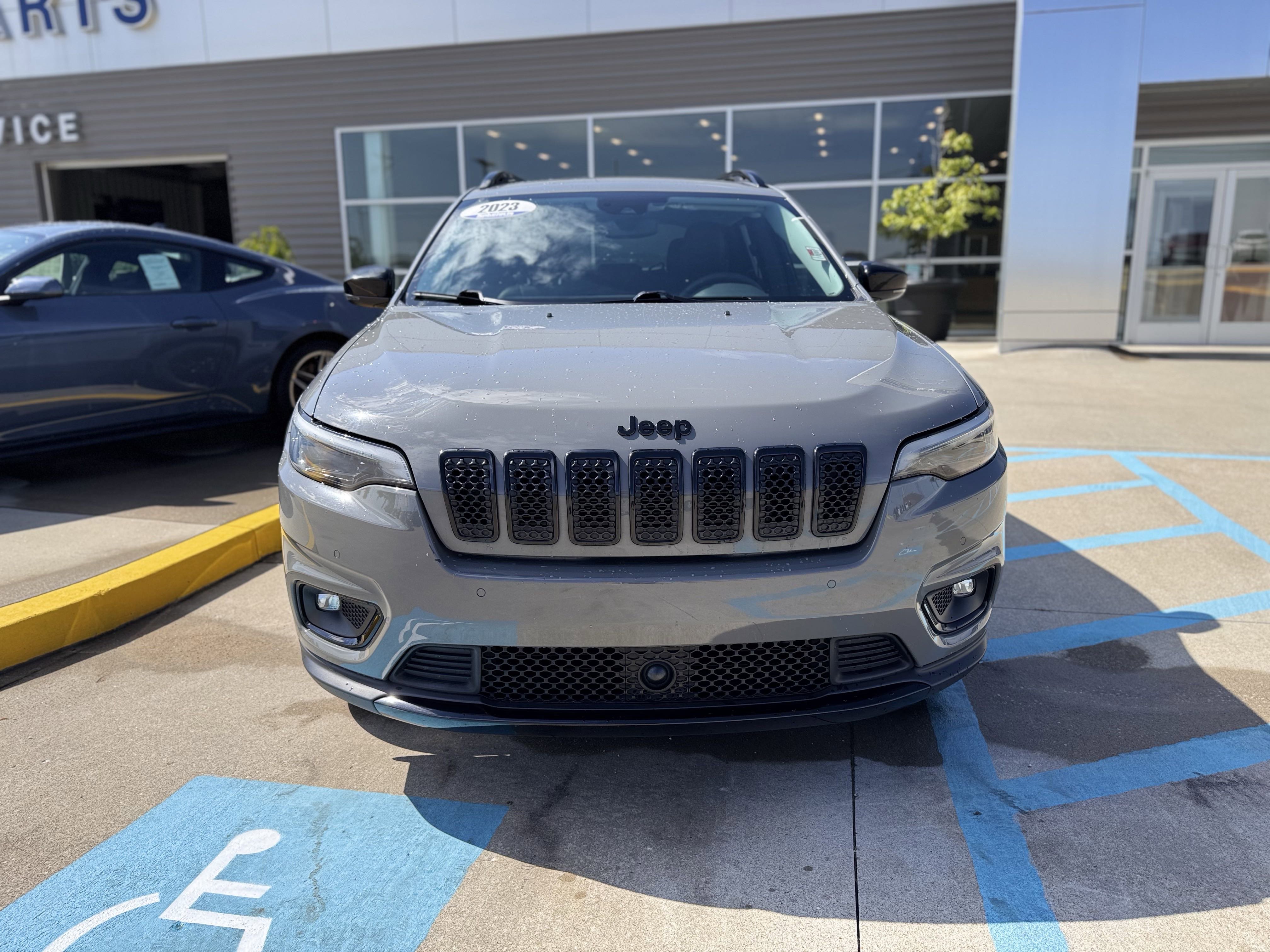 Used 2023 Jeep Cherokee Altitude Lux image 2