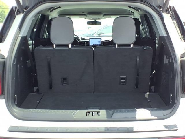 Certified 2023 Ford Explorer XLT w/ Equipment Group 202A AWD/4WD image 9