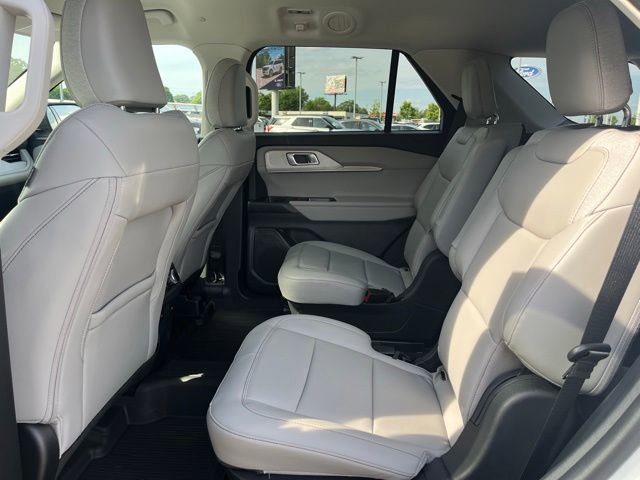 Certified 2025 Ford Explorer Active w/ Active Comfort Package RWD image 6