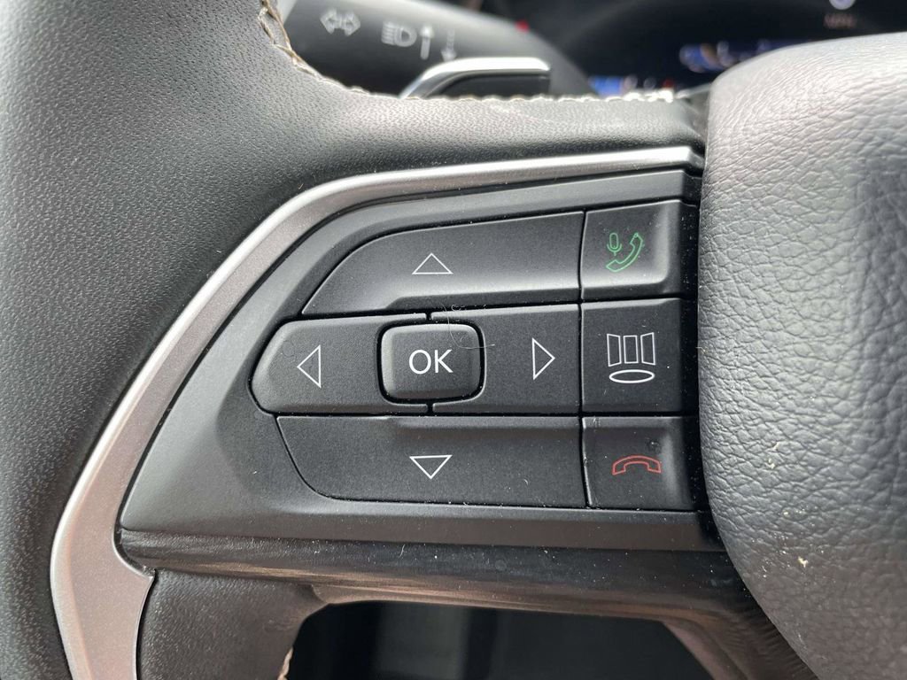 Used 2025 Jeep Grand Cherokee L Altitude image 26