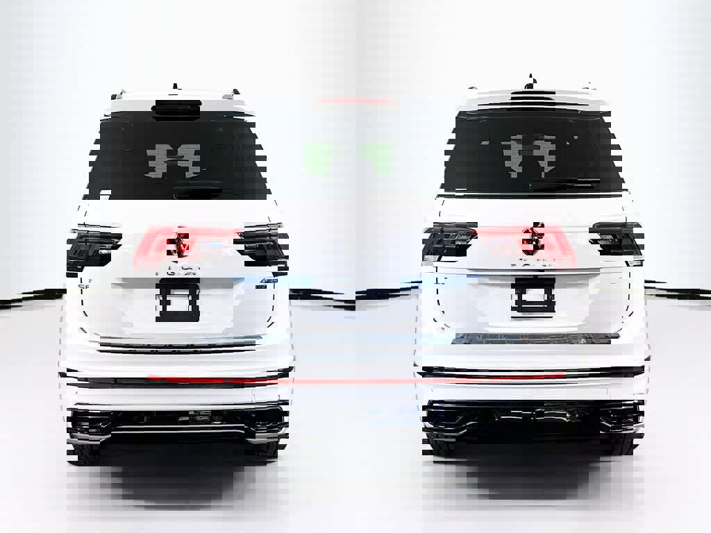 Used 2024 Volkswagen Tiguan SE R-Line image 5