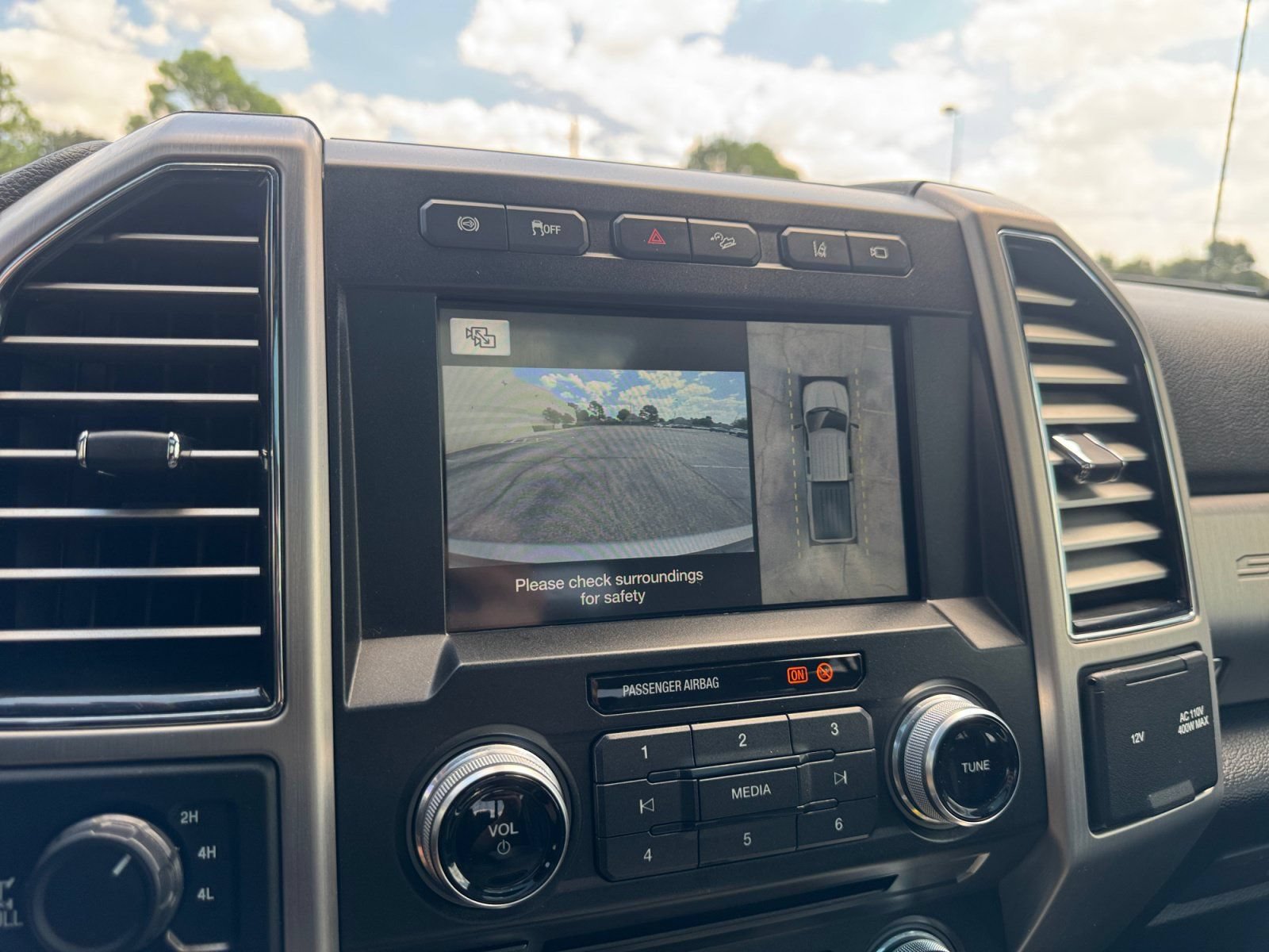Certified 2018 Ford F250 Platinum w/ Platinum Ultimate Package AWD/4WD image 33