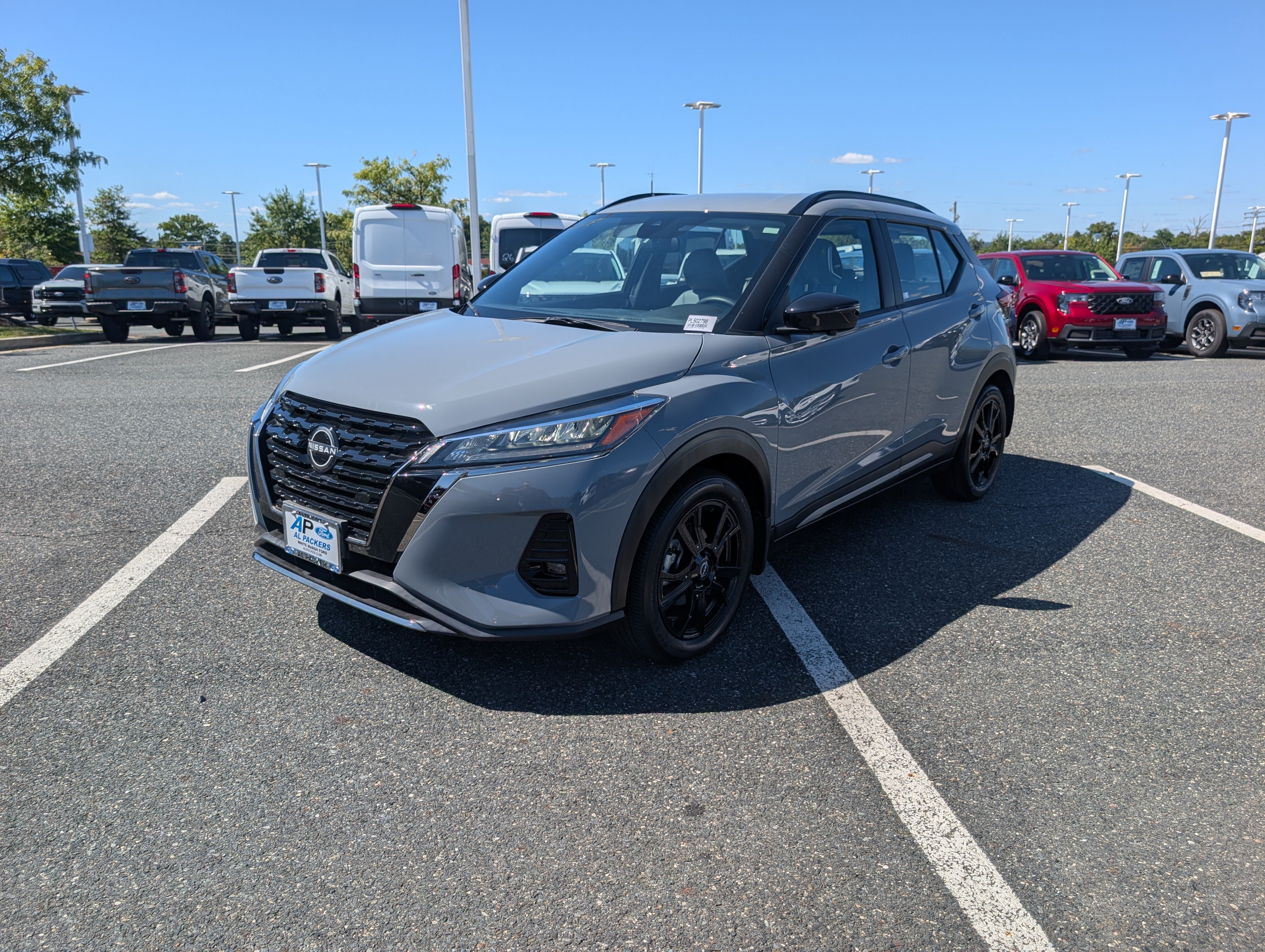 Used 2023 Nissan Kicks SR w/ SR Premium Package FWD image 7