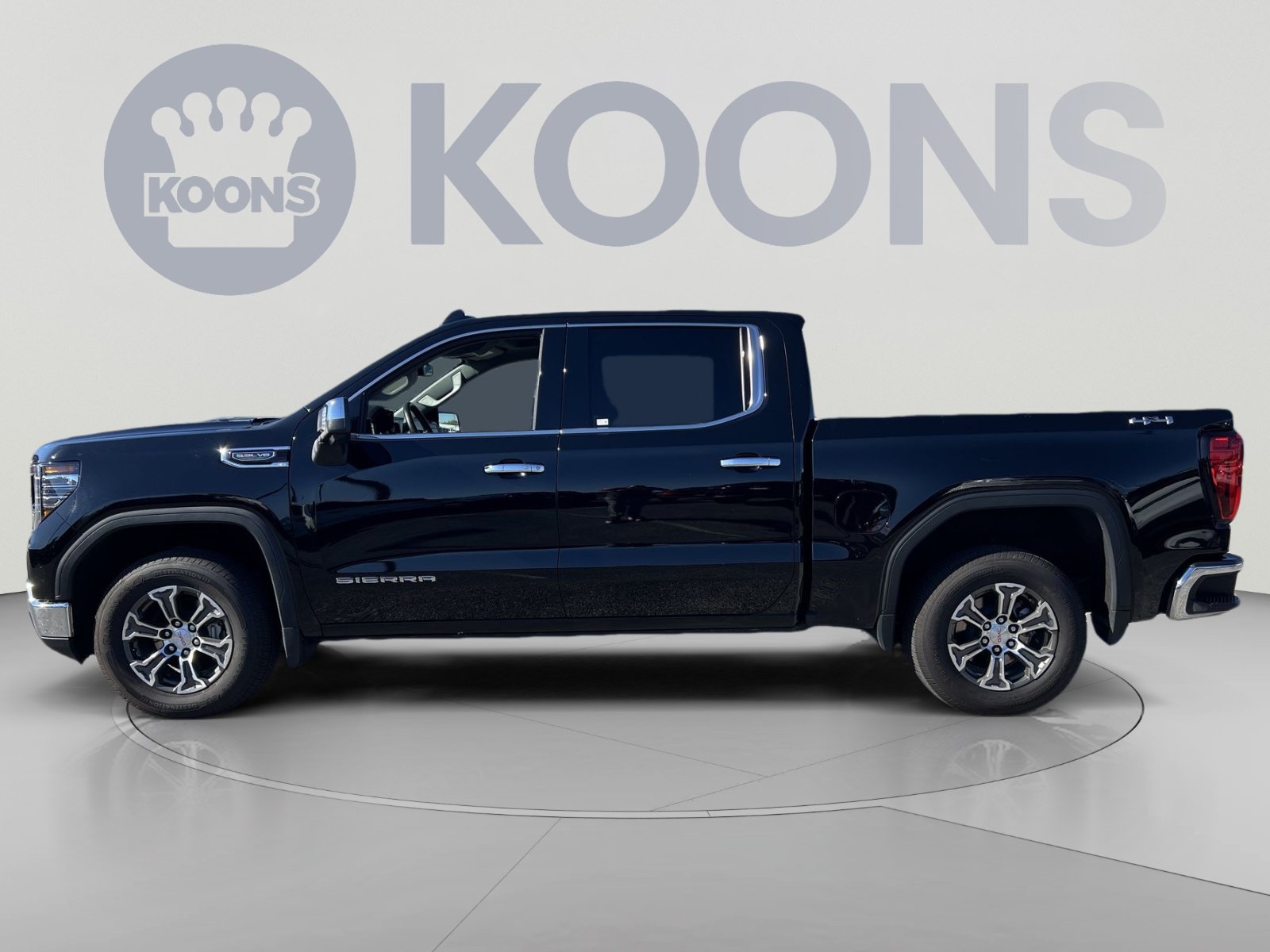 Used 2025 GMC Sierra 1500 SLT AWD/4WD image 2