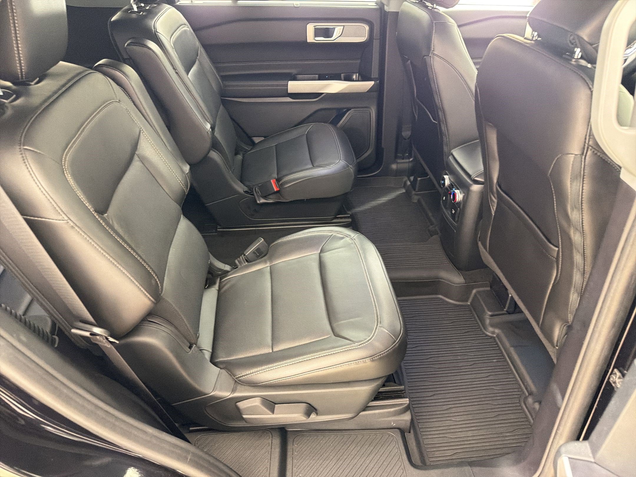 Certified 2022 Ford Explorer Limited w/ Equipment Group 301A AWD/4WD image 29