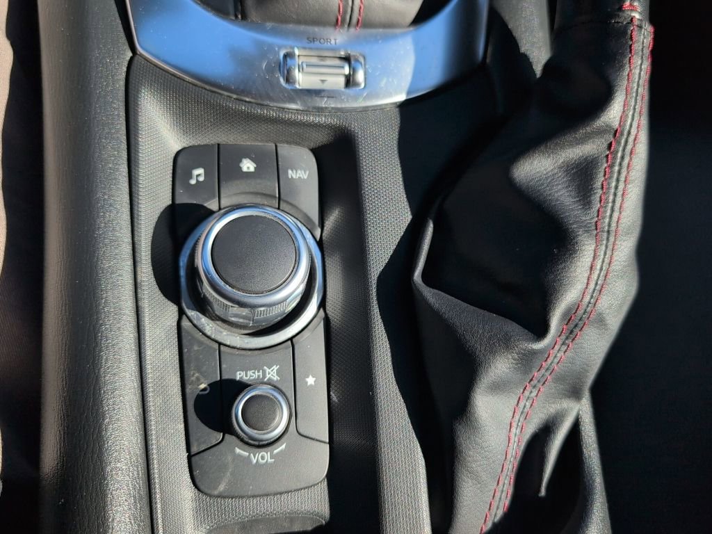 Used 2018 MAZDA MX-5 Miata Grand Touring image 16