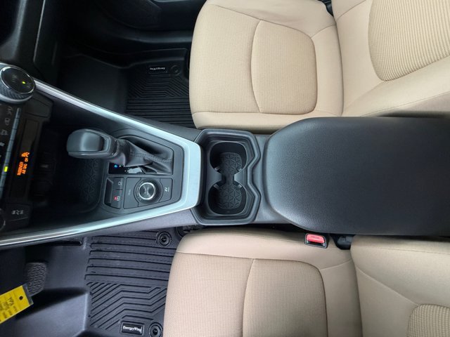 Used 2020 Toyota RAV4 LE w/ Carpet Mat Package AWD/4WD image 15