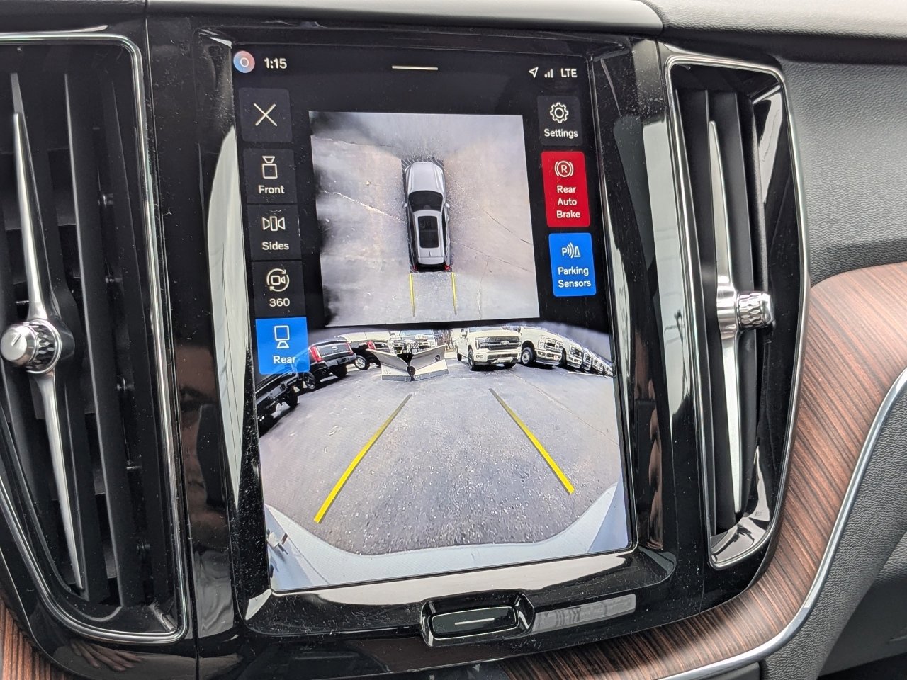 Used 2024 Volvo XC60 B5 Plus image 26