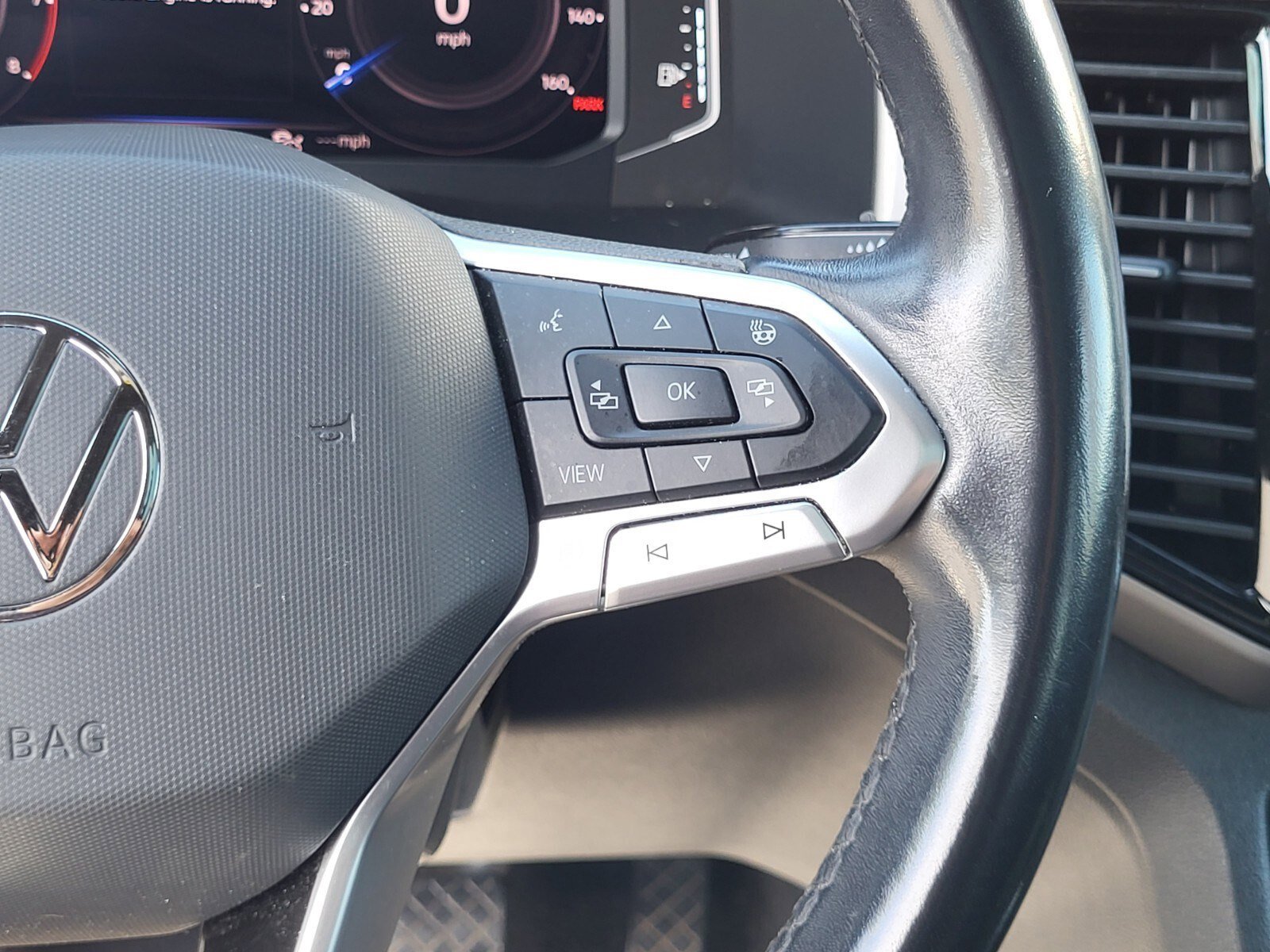 Used 2020 Volkswagen Atlas Cross Sport SEL image 27