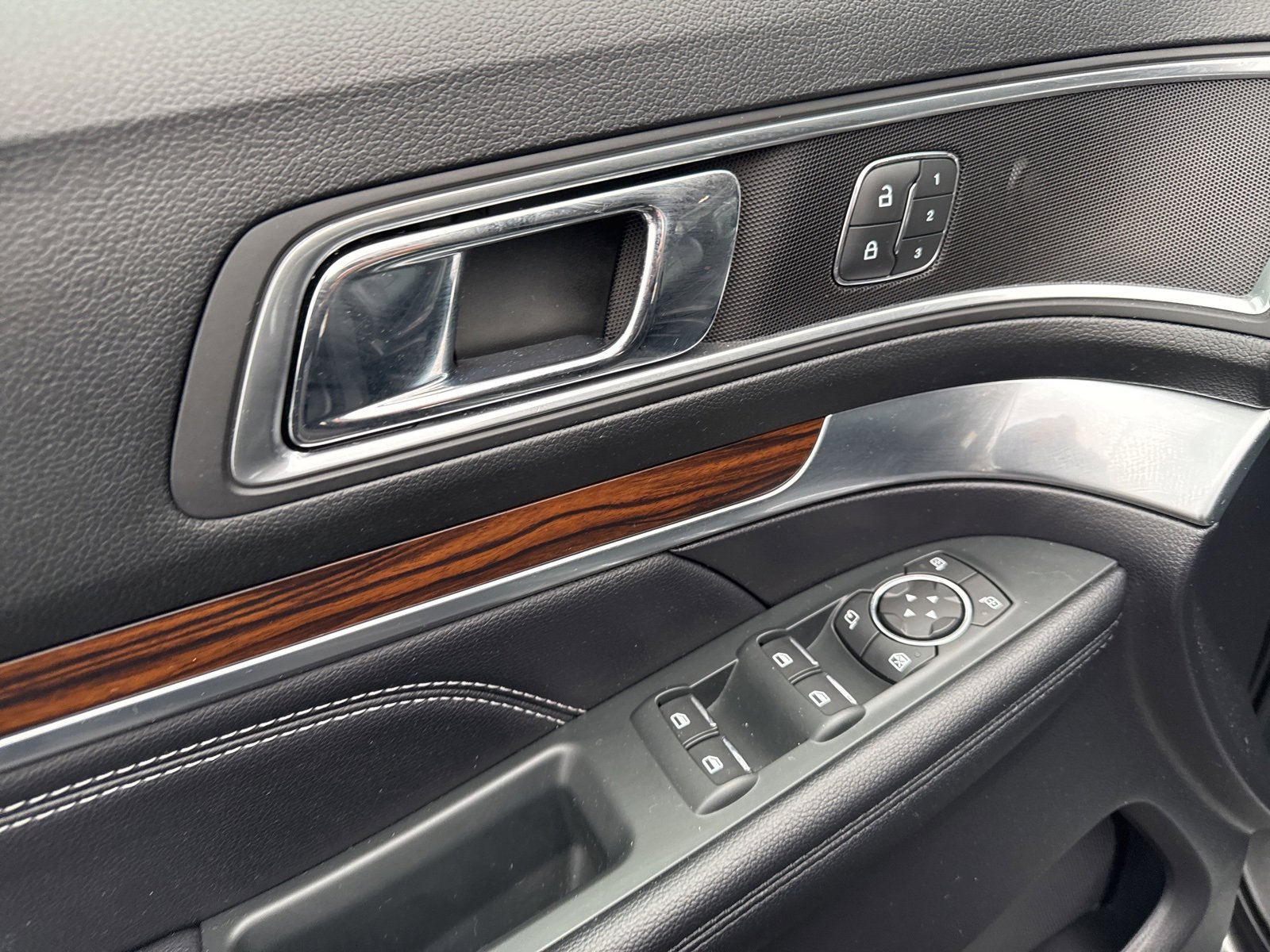 Certified 2019 Ford Explorer Limited w/ Ford Safe & Smart Package image 41