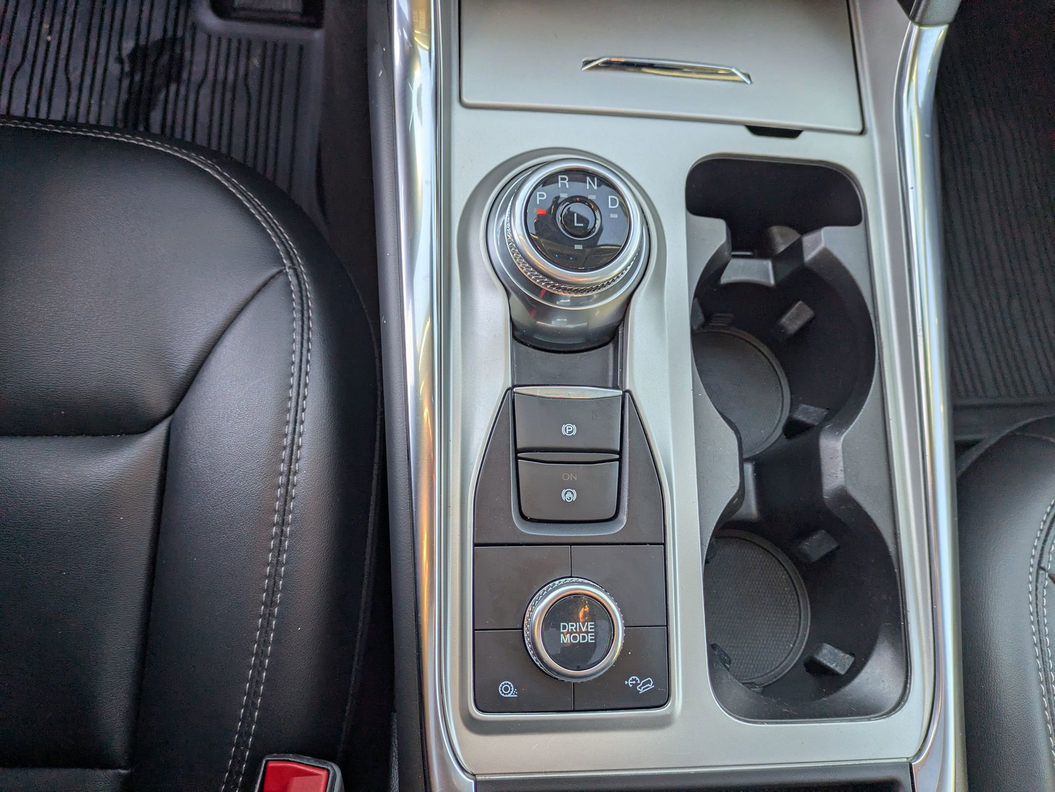 Certified 2022 Ford Explorer XLT w/ Equipment Group 202A image 25