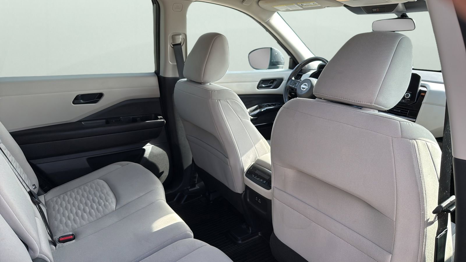 Used 2024 Nissan Pathfinder SV FWD image 28