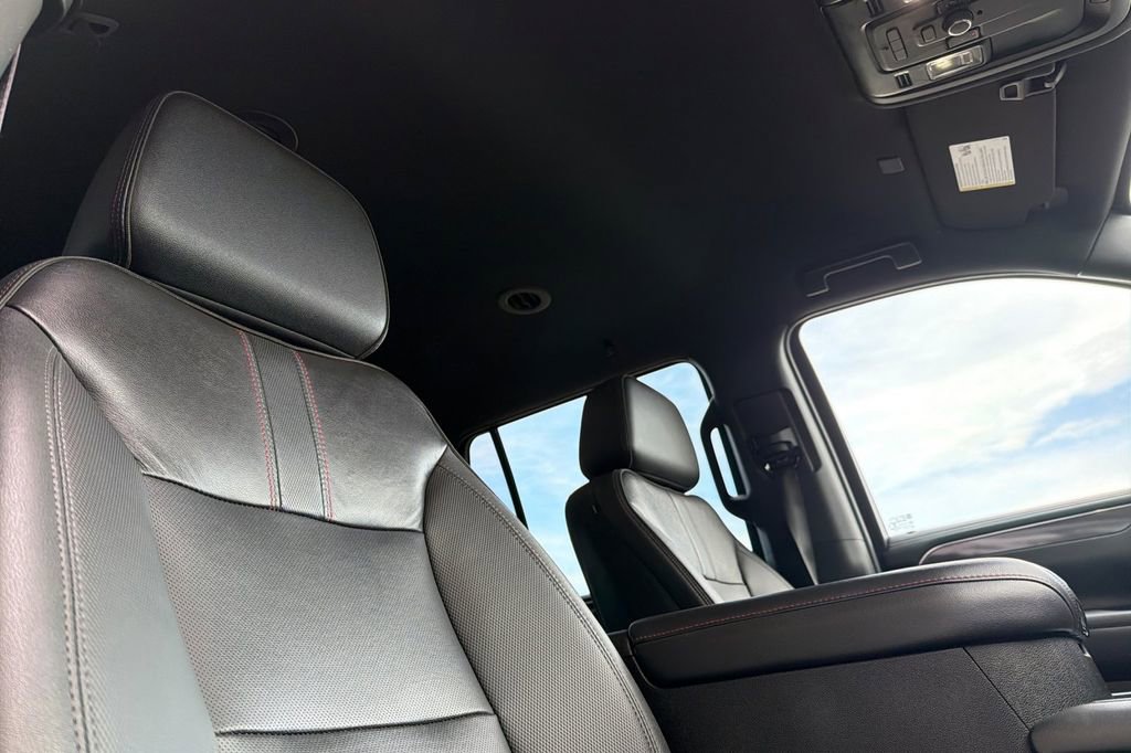 Used 2022 Chevrolet Tahoe RST w/ Luxury Package AWD/4WD image 17