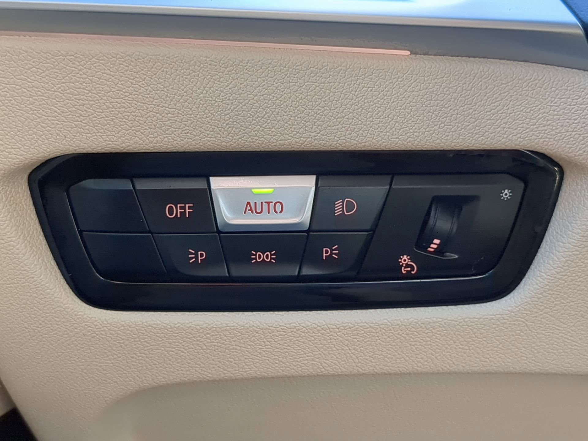 Used 2023 BMW 330i Sedan w/ Driving Assistance Package image 56