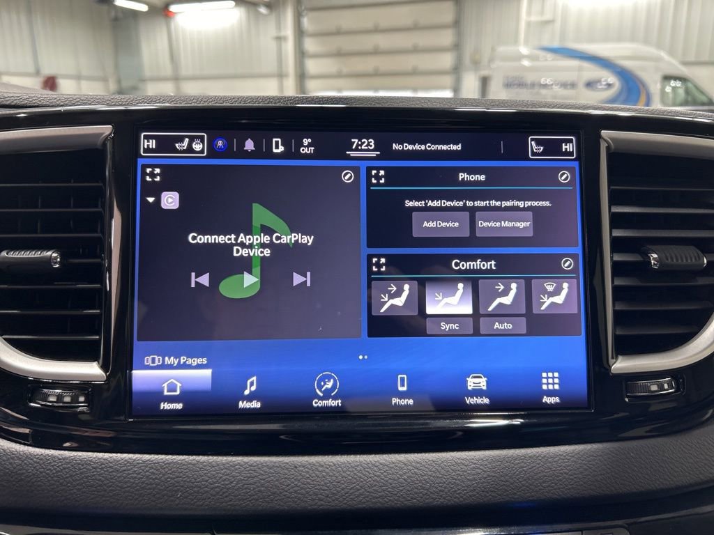 Used 2022 Chrysler Pacifica Touring-L image 17