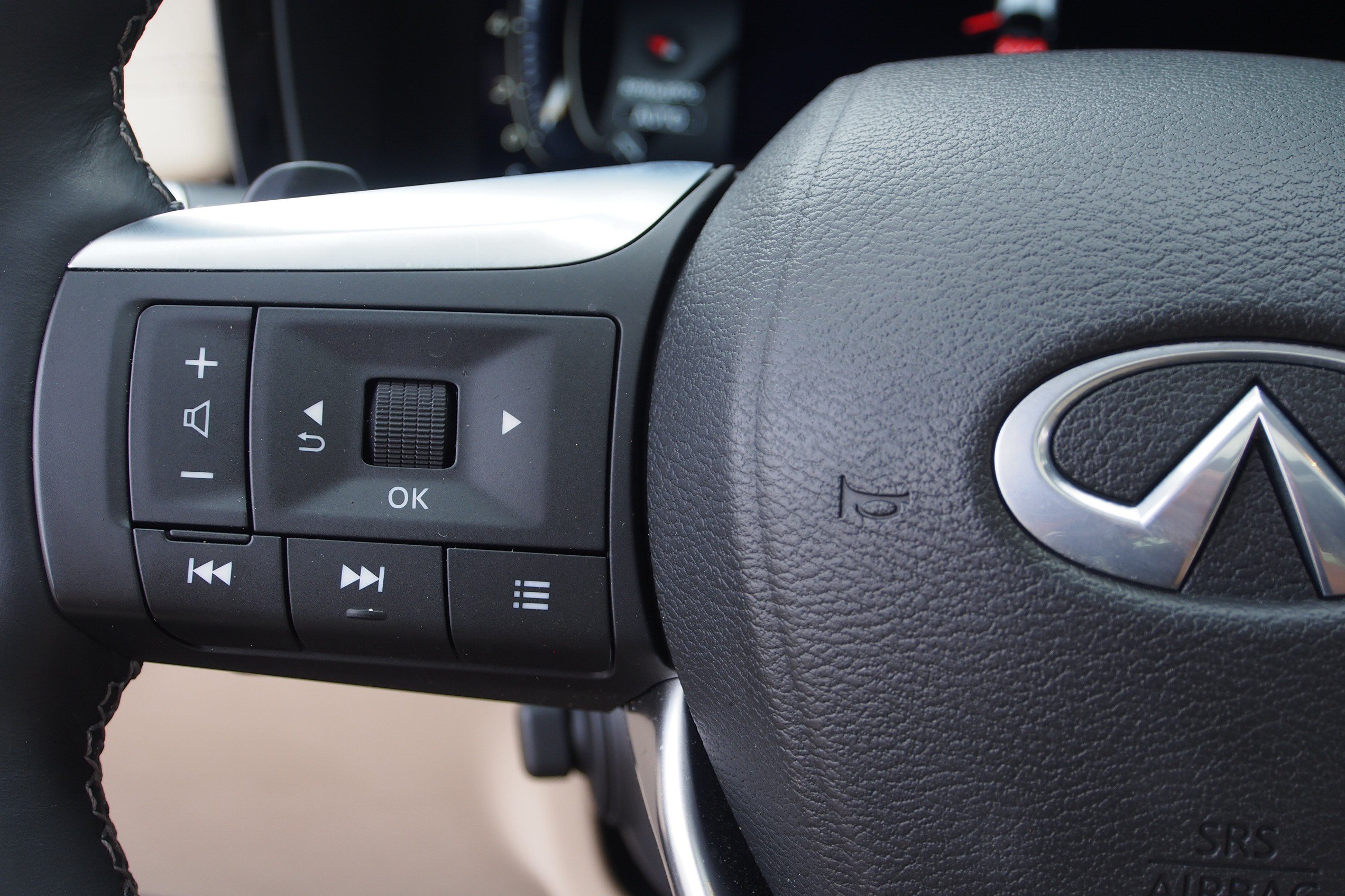 Used 2023 INFINITI QX60 Sensory w/ Cargo Package AWD/4WD image 29