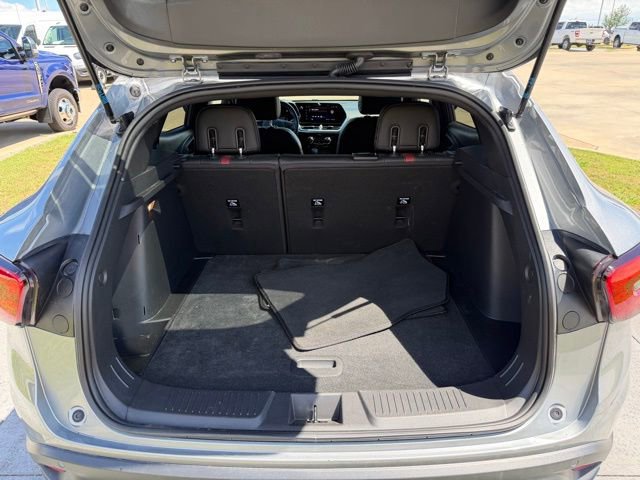 Used 2024 Chevrolet Trax RS w/ Sunroof Package FWD image 7