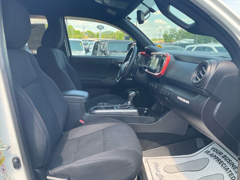 Used 2017 Toyota Tacoma TRD Sport RWD image 12
