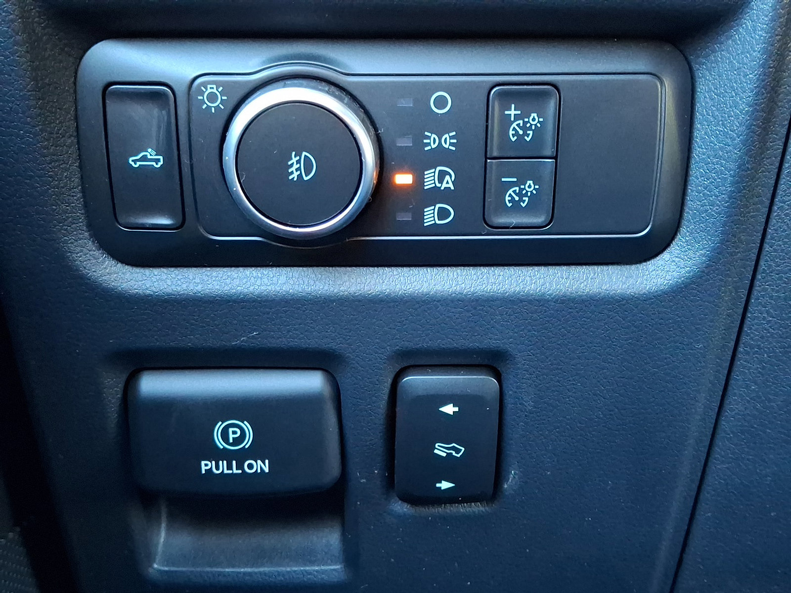 Certified 2022 Ford F150 XLT w/ Equipment Group 302A High image 28