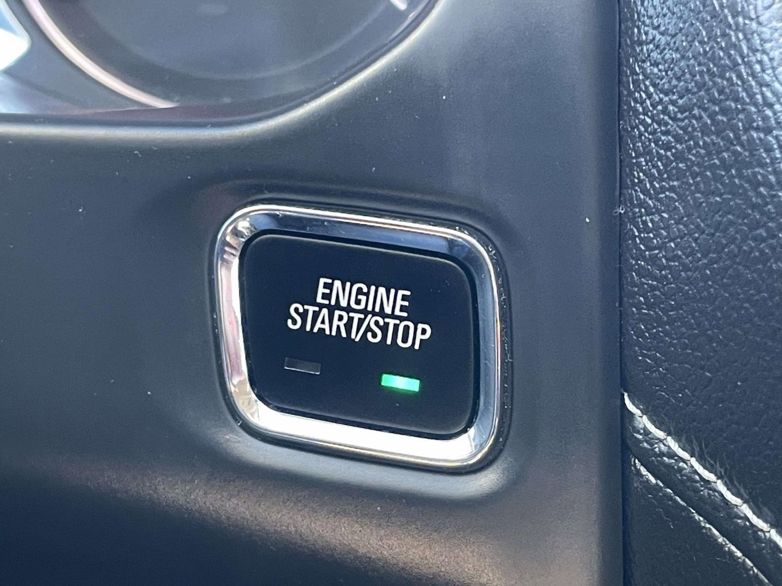 Used 2023 GMC Acadia SLT w/ Elevation Edition image 25